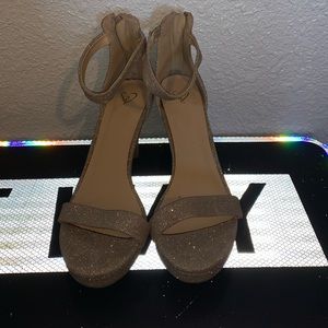 Light Gold Windsor Heels Size 8
